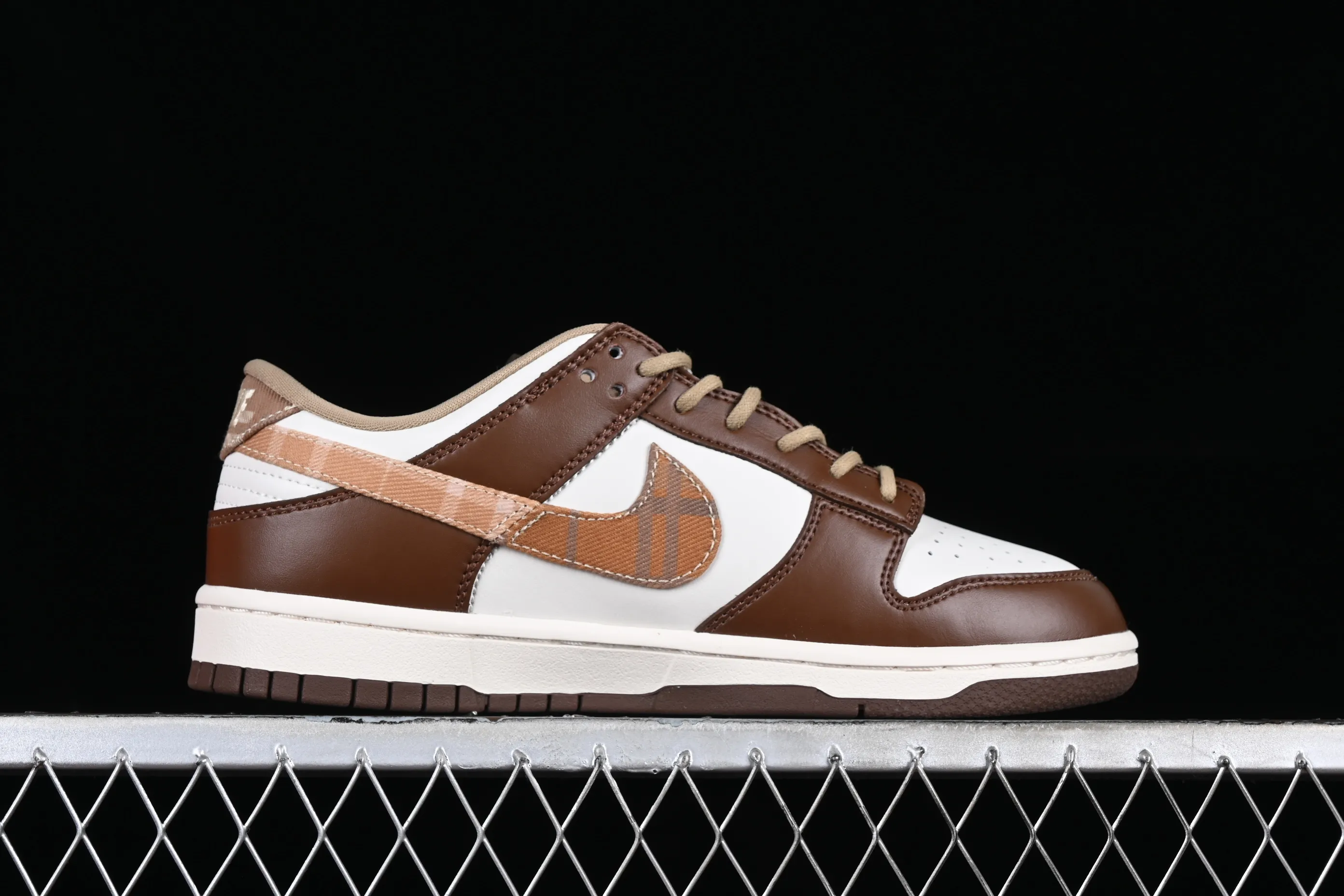 All categories Nk SB Dunk series Nk SB Dunk Low low-top sneakers F version Nk Dunk Low "Brown Plaid" white and brown stitching SB low-top casual sneakers FV3653-191